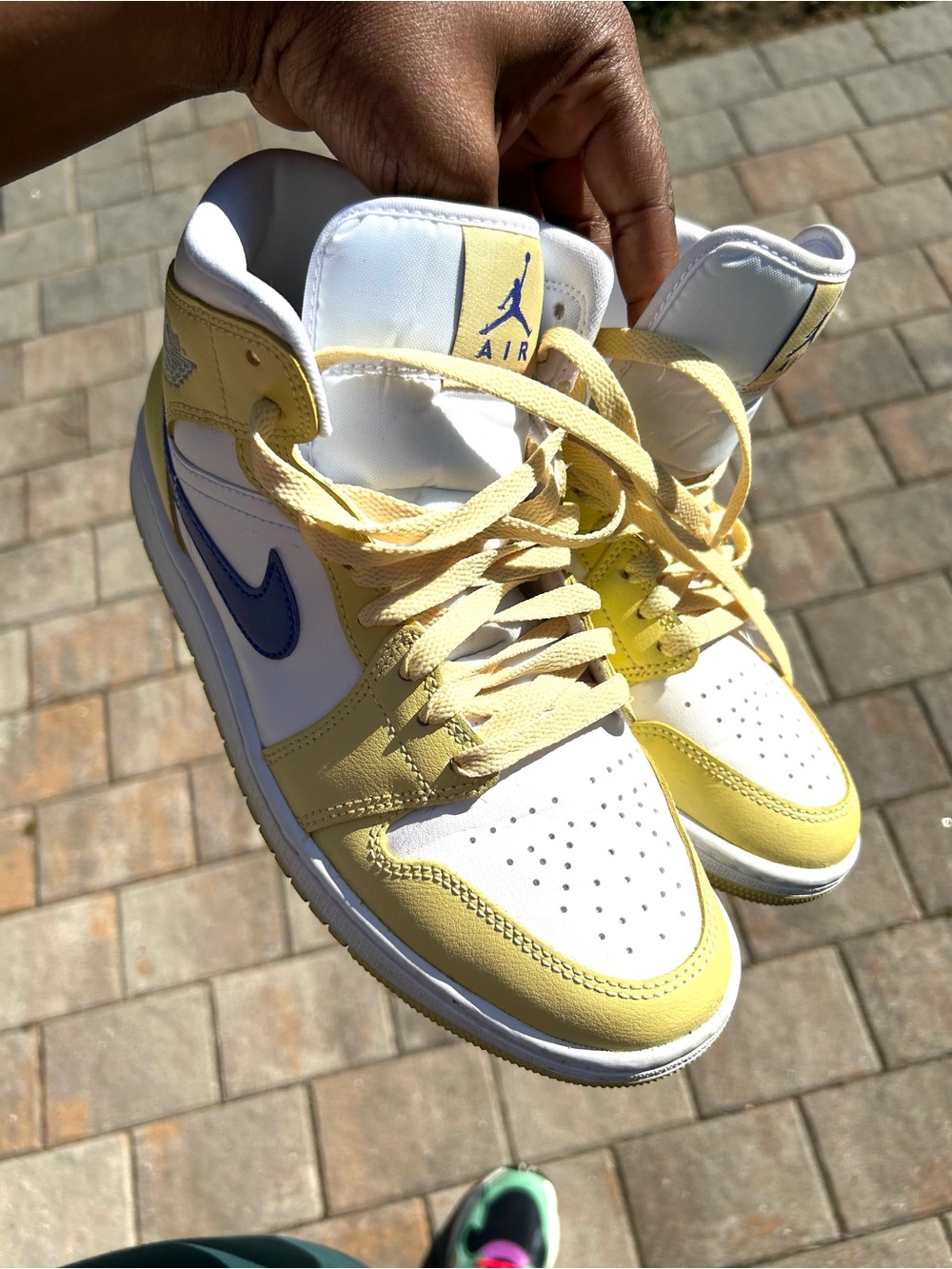 Jordan Low-Top Sneakers in Yellow, White & Blue